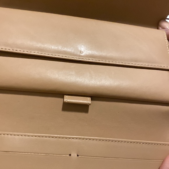 LOUIS VUITTON
Authentic Monogram Vernis Sarah Wallet - Picture 6 of 14